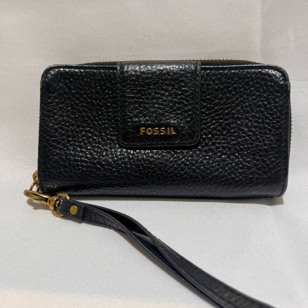 Fossil black zippered wallet with wrist strap